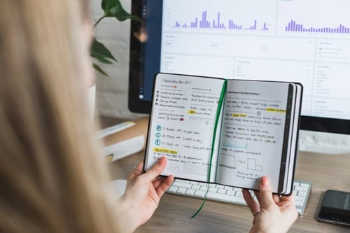 reading-notes-at-work-768x512